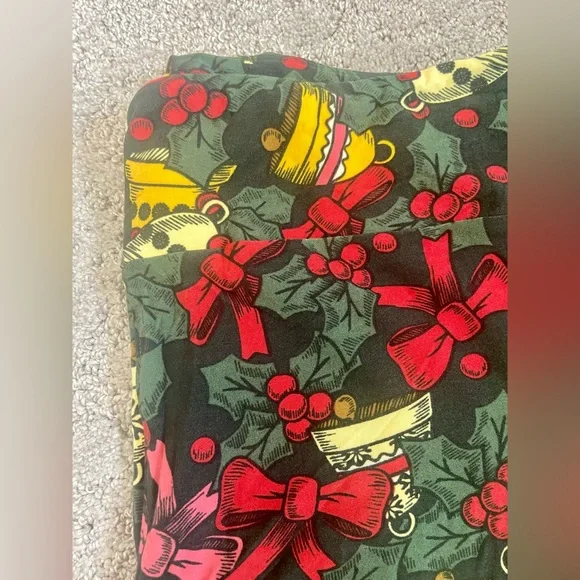 LuLaRoe TC Leggings NWOT Christmas Bells Mistletoe Holiday - Picture 3 of 7